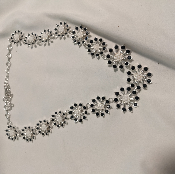 Chunky flower necklace - adjustable length - Picture 5 of 6